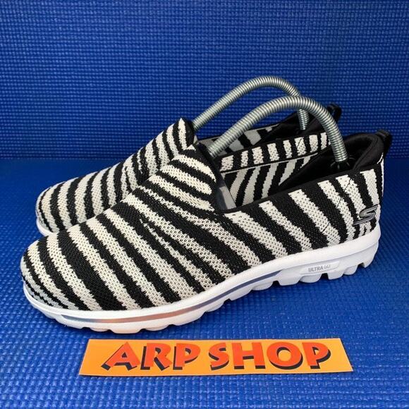 🔴 SKECHERS GOGA MAT STRETCH FIT Women`s Size 9 Black White Comfort Shoes 124176 - Picture 1 of 8